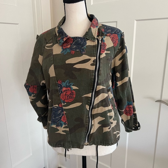 Jackets & Blazers - Cropped asymmetric zipper camouflage jacket with roses